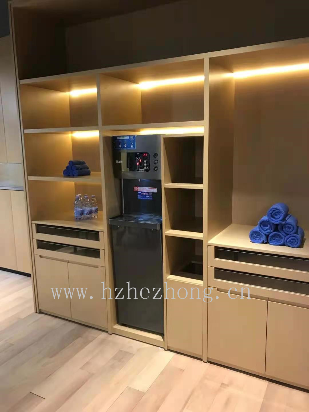 Crowne Plaza Shenzhen International Convention Center uses ACUO brand water dispenser